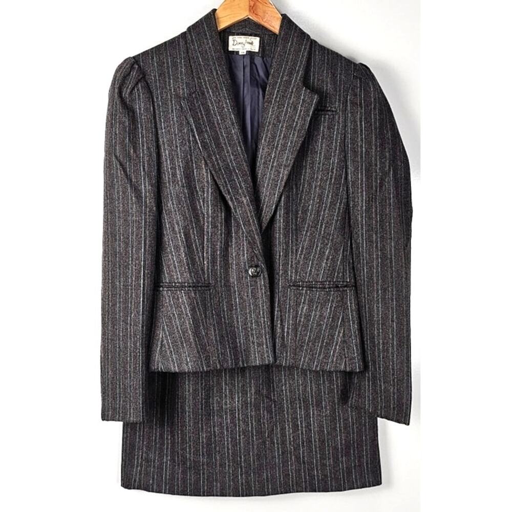 Donnybrook vintage wool suit womens suit sz 9/10 grey pinstripe blazer and skirt